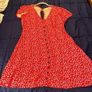 Cute red dress for any outing! Summer vibes 🌻